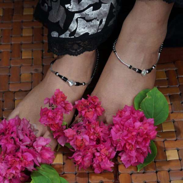 NAZARIYA ANKLETS