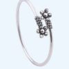 BANGLE FLEXIBLE FLOWER OXIDISED