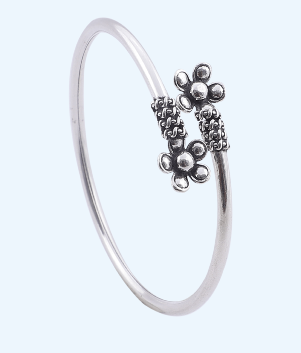 BANGLE FLEXIBLE FLOWER OXIDISED