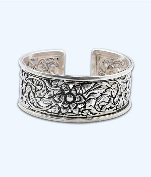 OXIDISED FLOWER LEAF BANGLE FREE SIZE RS6990