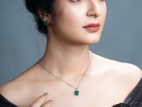 PENDANT WITH CHAIN, EARRINGS AND RING