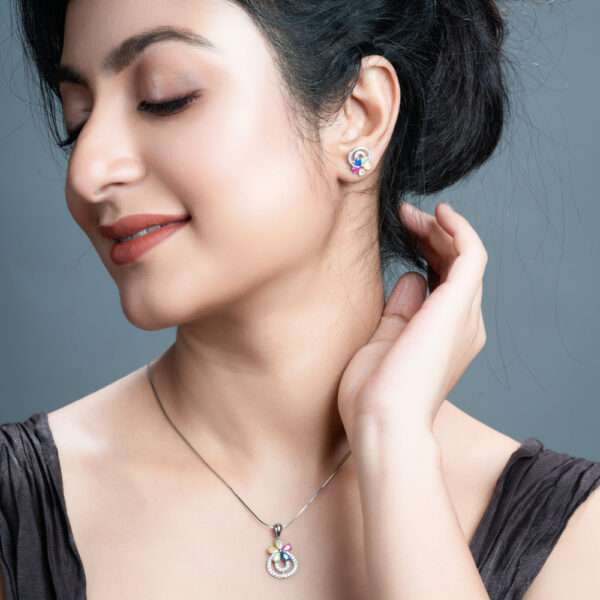 PENDANT WITH CHAIN AND EARRINGS