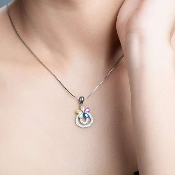 PENDANT WITH CHAIN AND EARRINGS