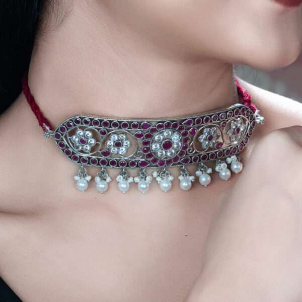 STONE STUDDED NECKLACE