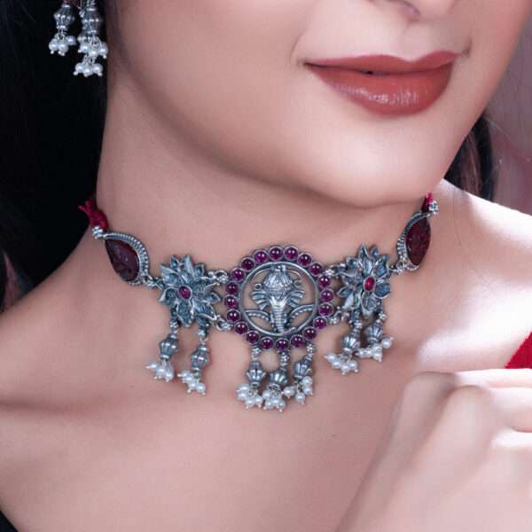 STONE STUDDED NECKLACE