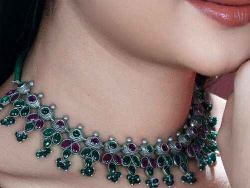 STONE STUDDED NECKLACE