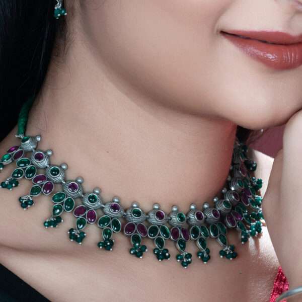 STONE STUDDED NECKLACE