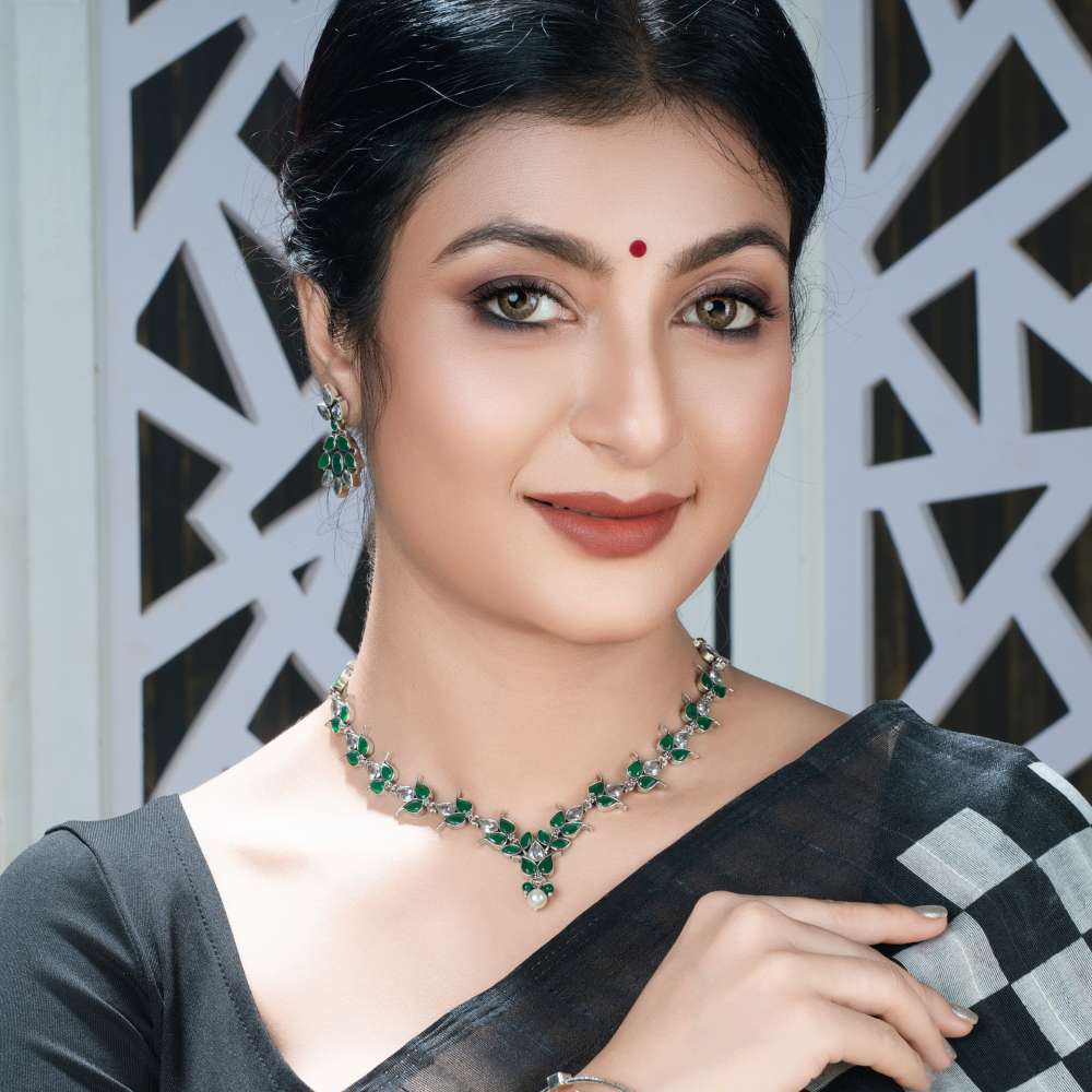 STONE STUDDED NECKLACE